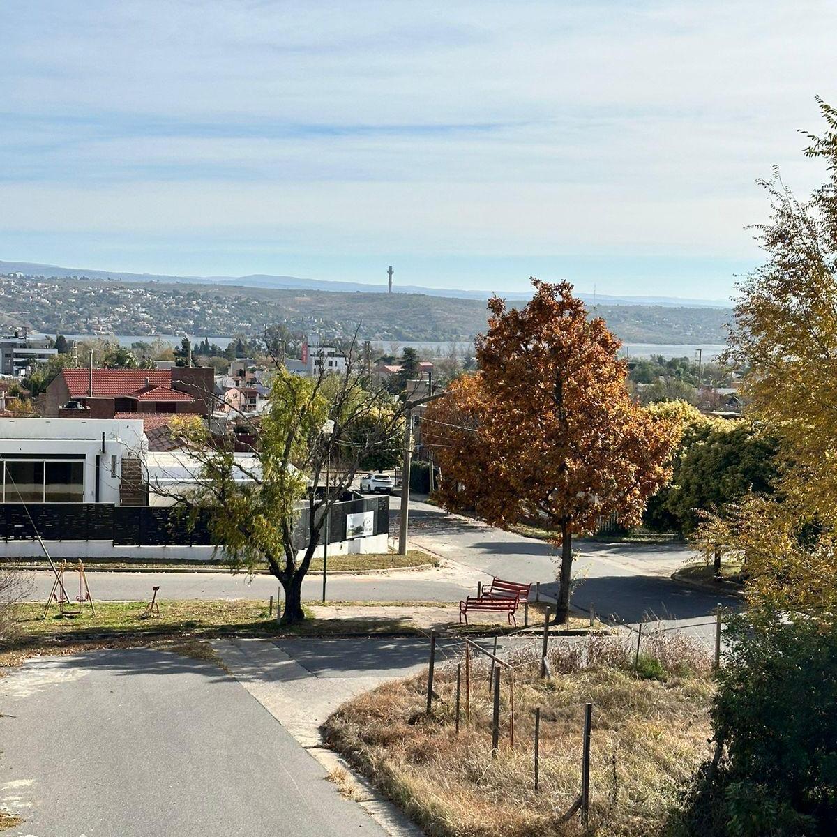 Casa en Venta en Villa Carlos Paz Barrio La Cuesta con Vista Al Lago 2
