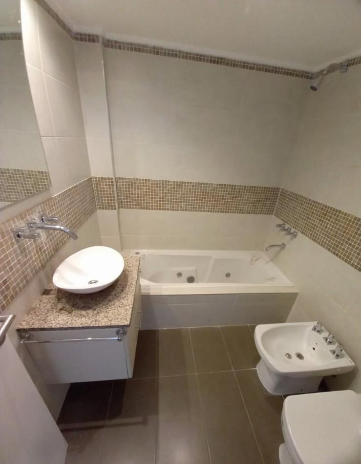 Foto de SEMIPISO 3 AMB EN VENTA MUY LUMINOSO Y DOBLE BALCON., imagen 2