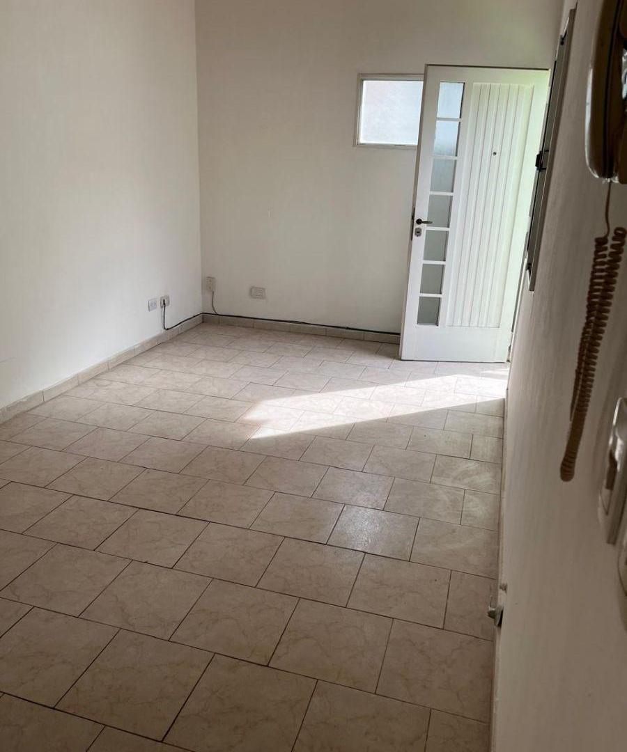 Foto de Departamento de 52 m² con 1 dormitorio en alquiler en Ramos Mejía, imagen 1