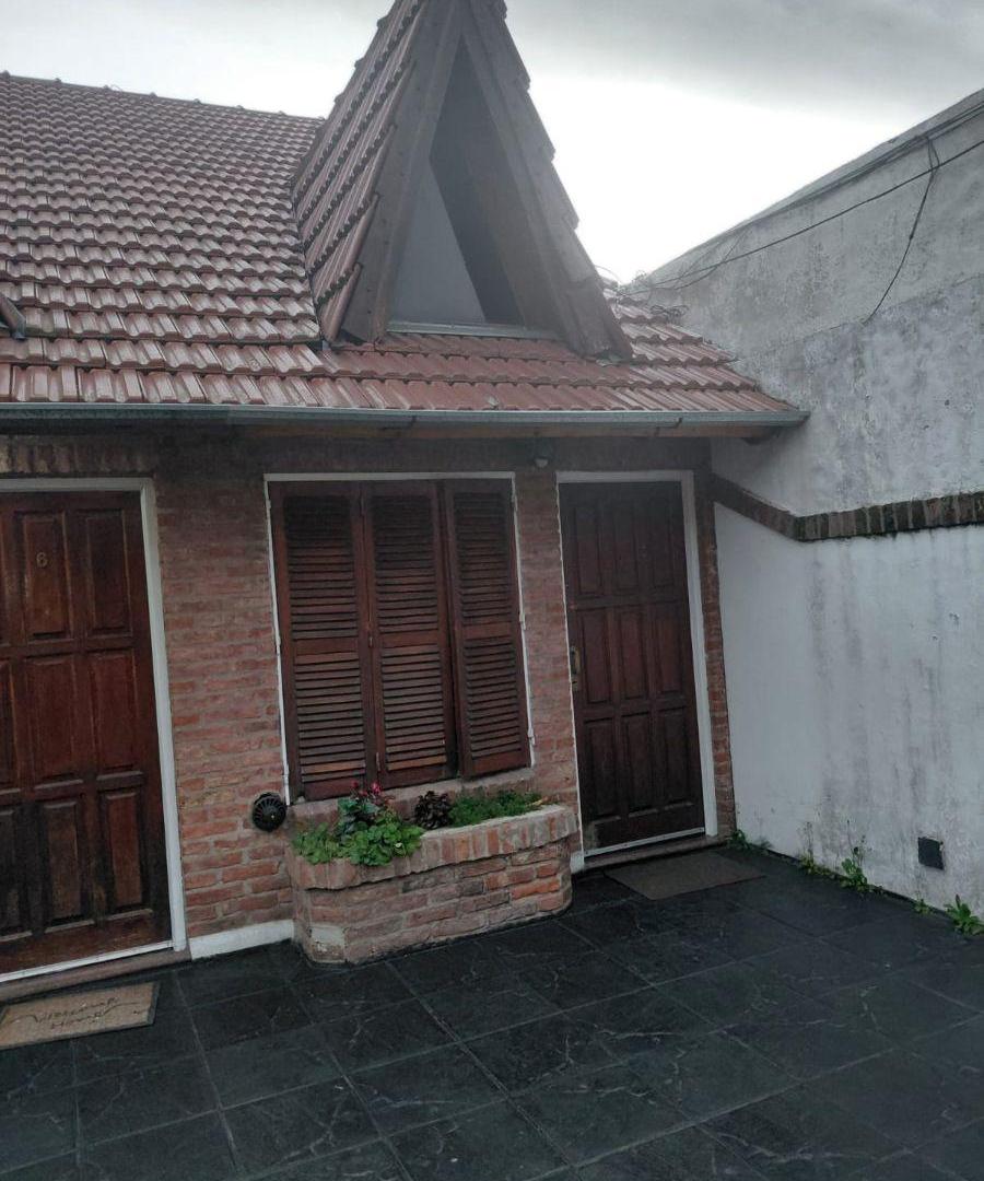 Foto de PH de 54 m² totales con 1 dormitorio en alquiler en Ramos Mejía, imagen 1