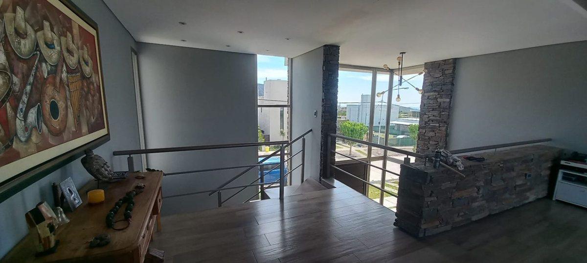 Venta Casa de Lujo en El Barrio La Yaya 3