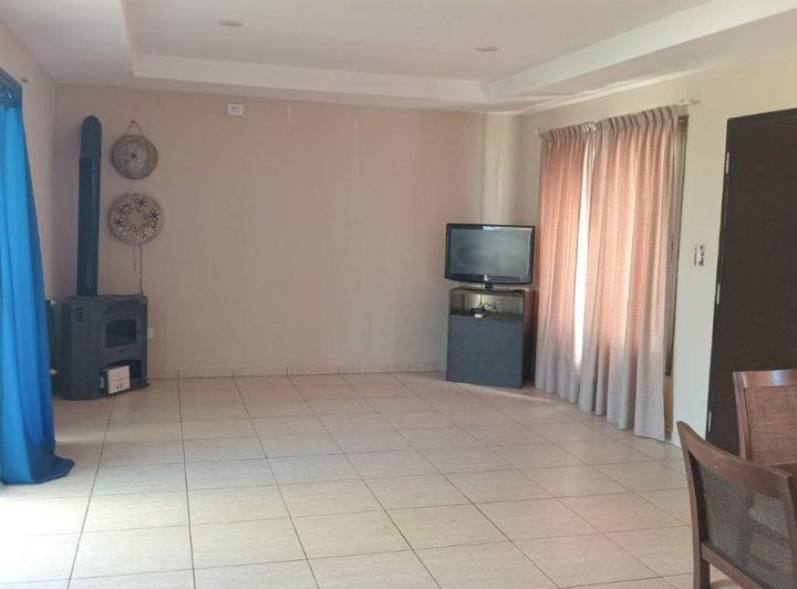 HERMOSA CASA EN BARRIO PRIVADO - LUNLUNTA 5