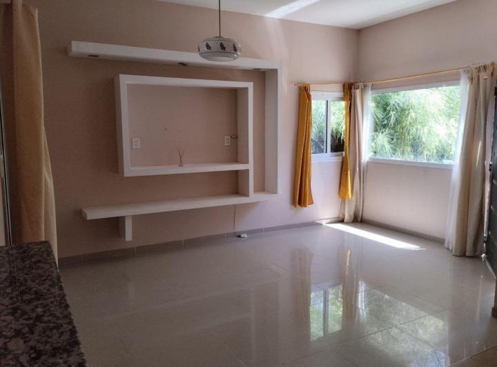 CASA CON PARQUE Y PILETA 2