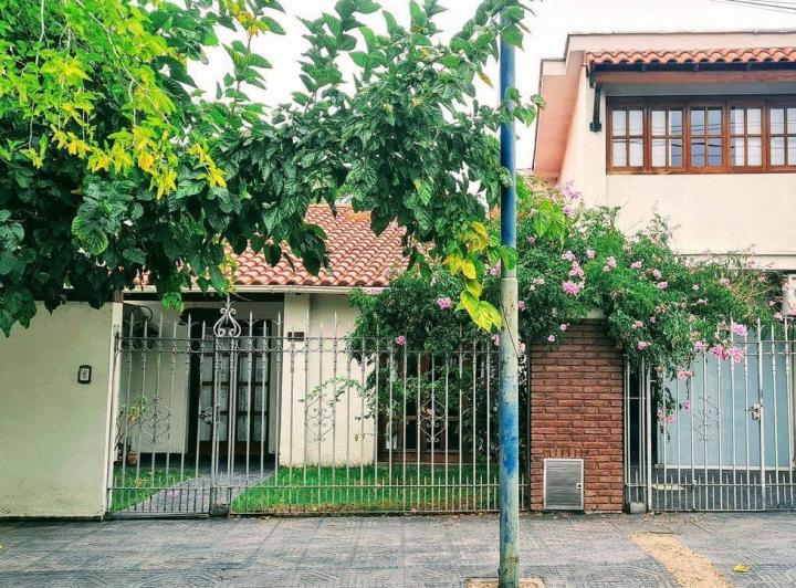 CASA APTA CREDITO EN VENTA EN GODOY CRUZ CENTRO 2