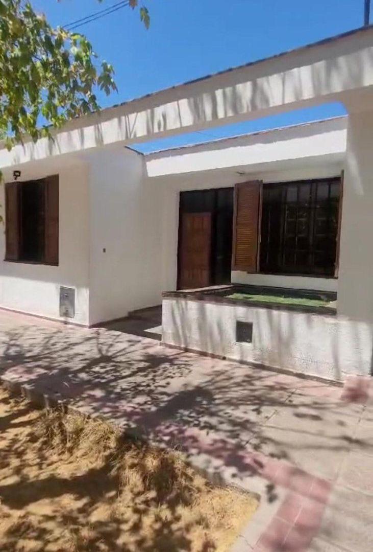 CASA 4 HABITACIONES EN VENTA - LAS HERAS