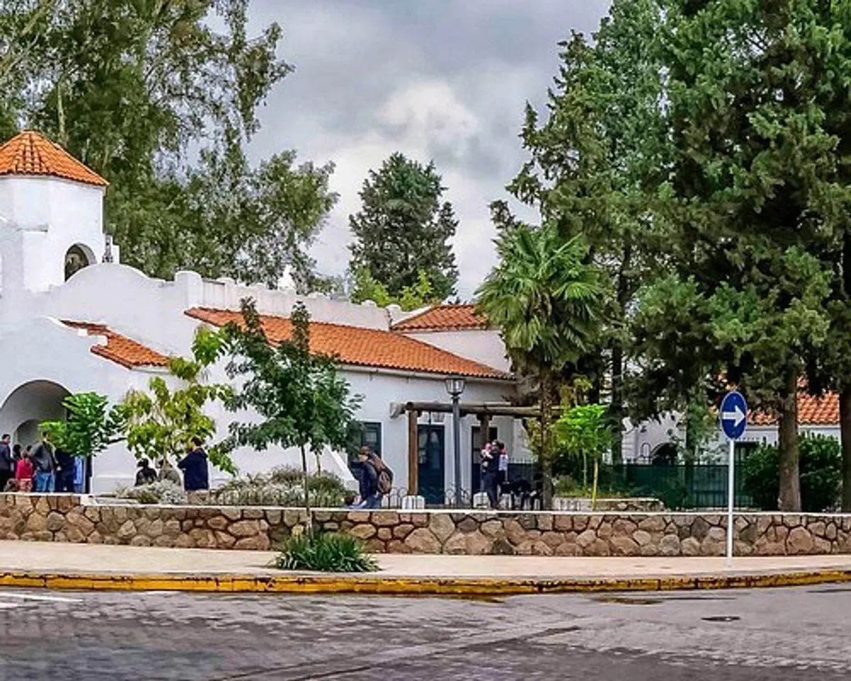 OPORTUNIDAD COMERCIAL - Alquiler CHACRAS DE CORIA 3