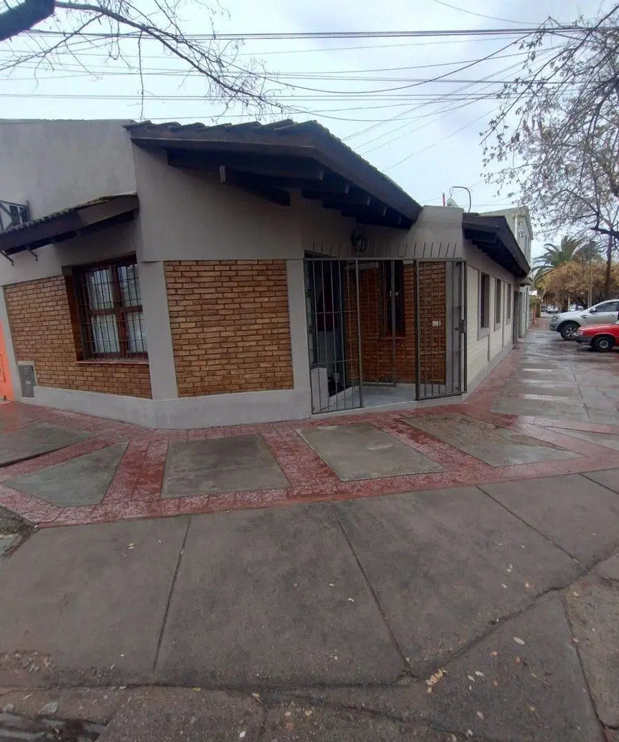 Hermosa casa esquina en venta, Godoy Cruz 5