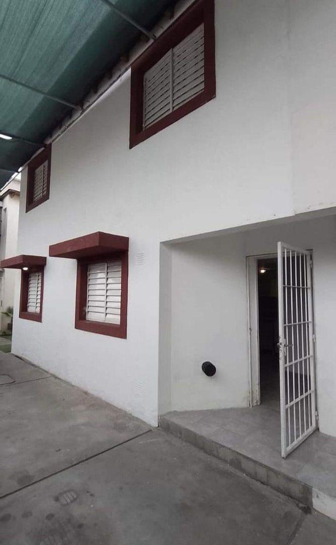 DUPLEX EN VENTA EN CALLE RIOJA DE CDAD DE MENDOZA