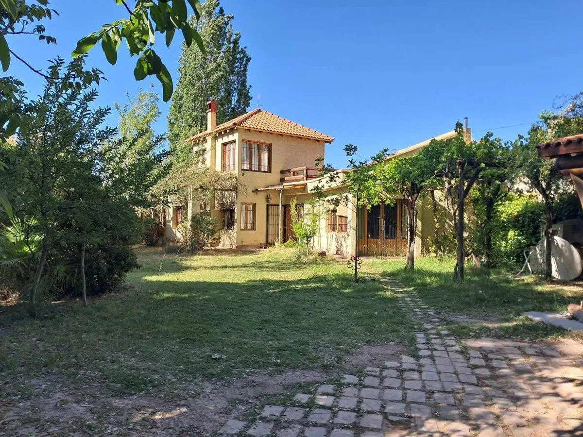 VENTA CASA 3 HAB. CHACRAS DE CORIA- CALLE PRIVADA 5