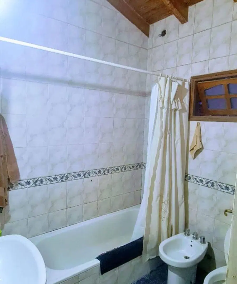 CASA CON 4 LOCALES COMERCIAL - PLAZA GODOY CRUZ 3