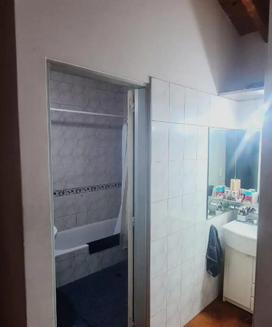 CASA CON 4 LOCALES COMERCIAL - PLAZA GODOY CRUZ 5