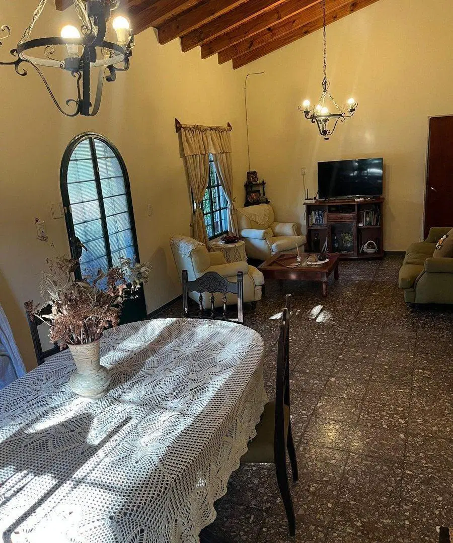 HERMOSA CASA EN BARRIO LOS AROMOS EN VENTA 4
