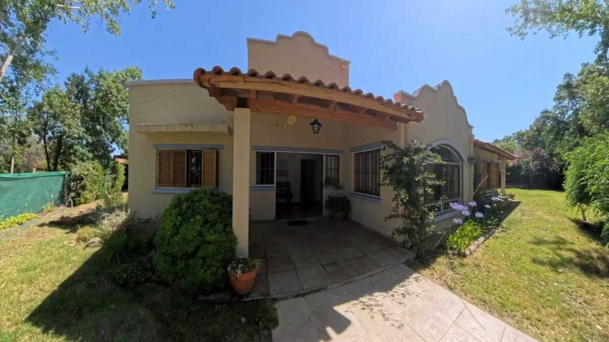 CASA APTA CRÉDITO EN VENTA DE CATEGORÍA EN LUJÁN 2