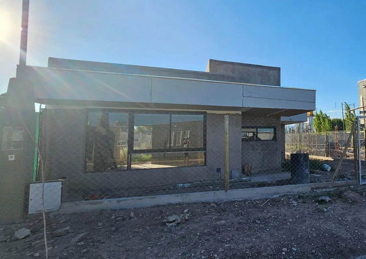 VENTA CASA EN CONSTR5UCCIÓN AL 87% EN MAIPÚ 3