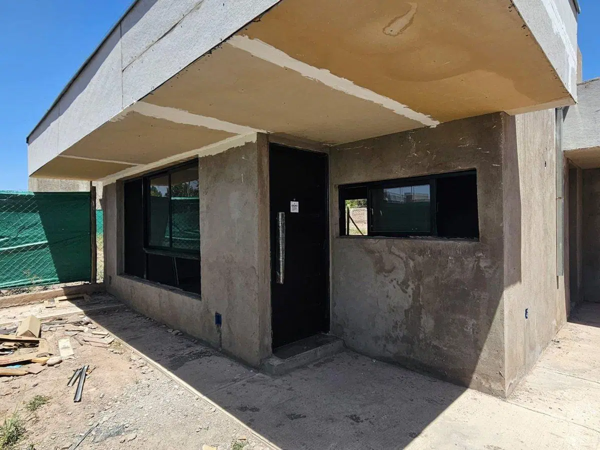 VENTA CASA EN CONSTR5UCCIÓN AL 87% EN MAIPÚ 2