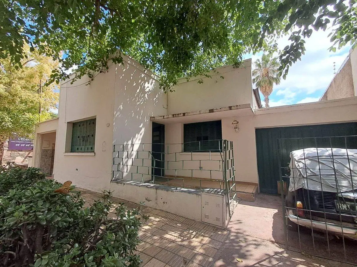 VENTA CASA A REFACCIONAR -CALLE LAINEZ GODOY CRUZ 2