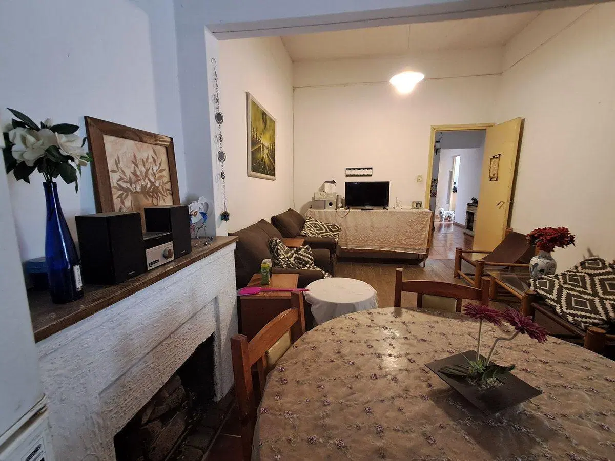 VENTA CASA A REFACCIONAR -CALLE LAINEZ GODOY CRUZ 4