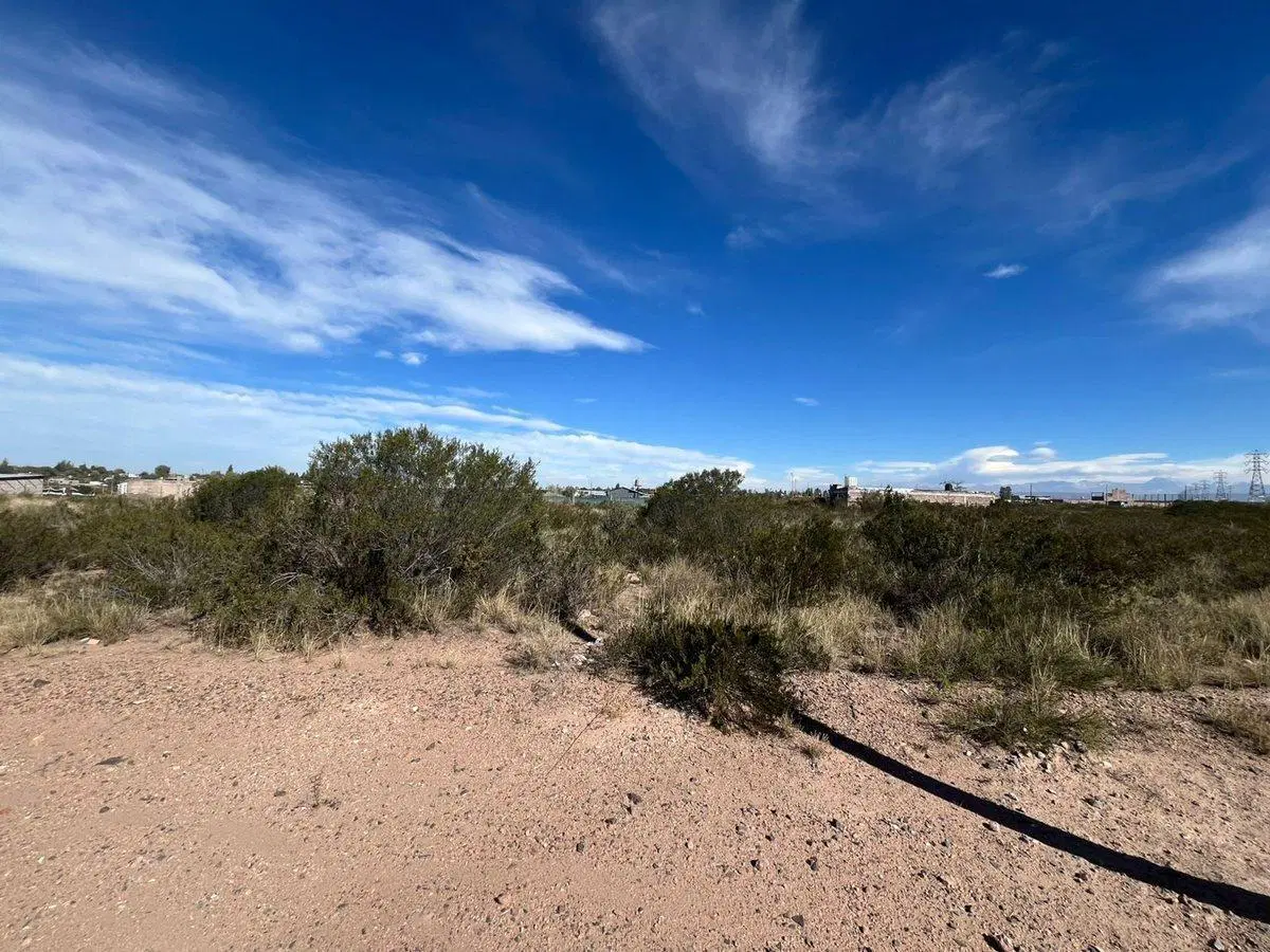 Lote esquina en venta en Las Compuertas, Lujan 5