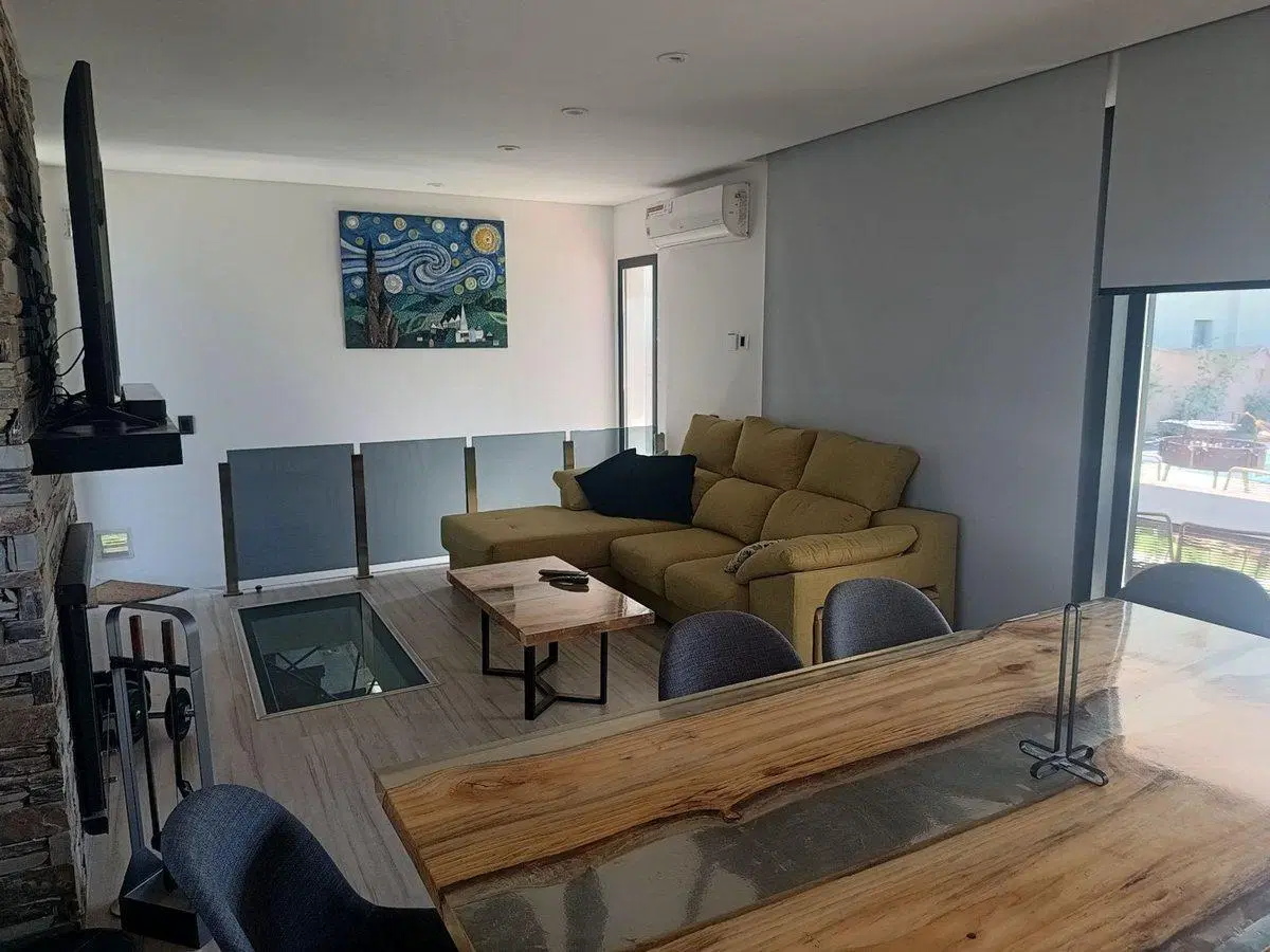 CASA EN BARRIO LOMAS DE RUSSELL 5