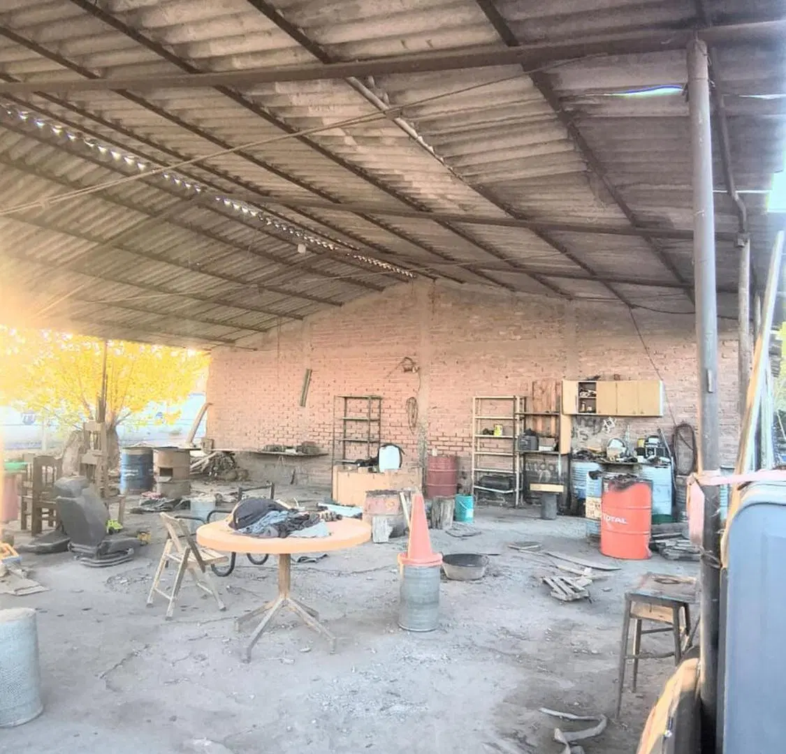 GALPON, OFICINAS, CASA Y AMPLIA PLAYA 3