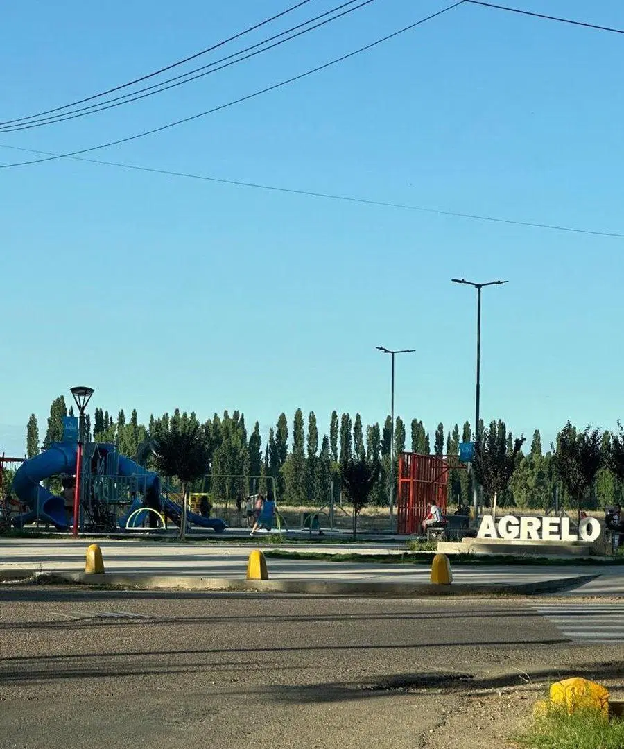 SALÓN COMERCIAL ESQUINA ESTRATÉGICA DE AGRELO 4