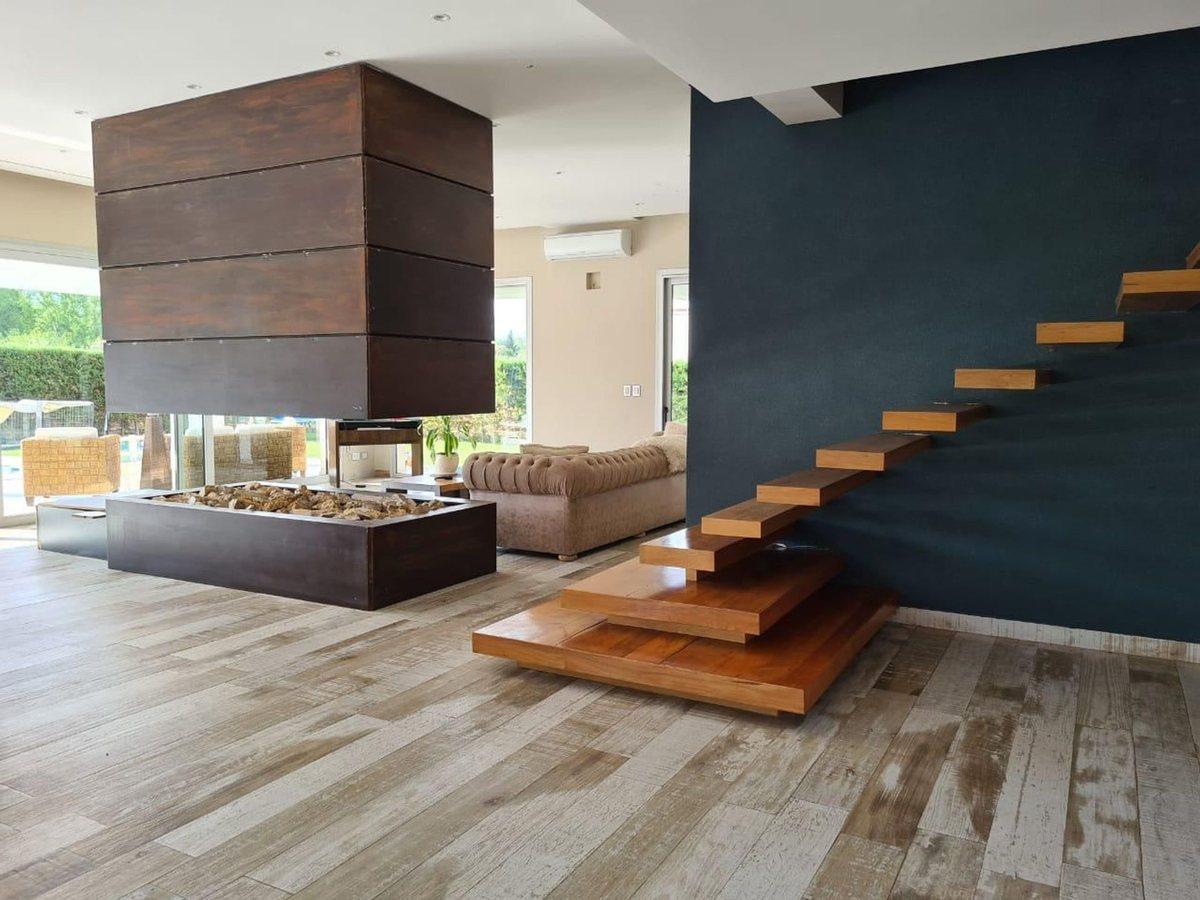EXCLUSIVA CASA EN BARRIO PRIVADO RINCÓN DE ARAOZ