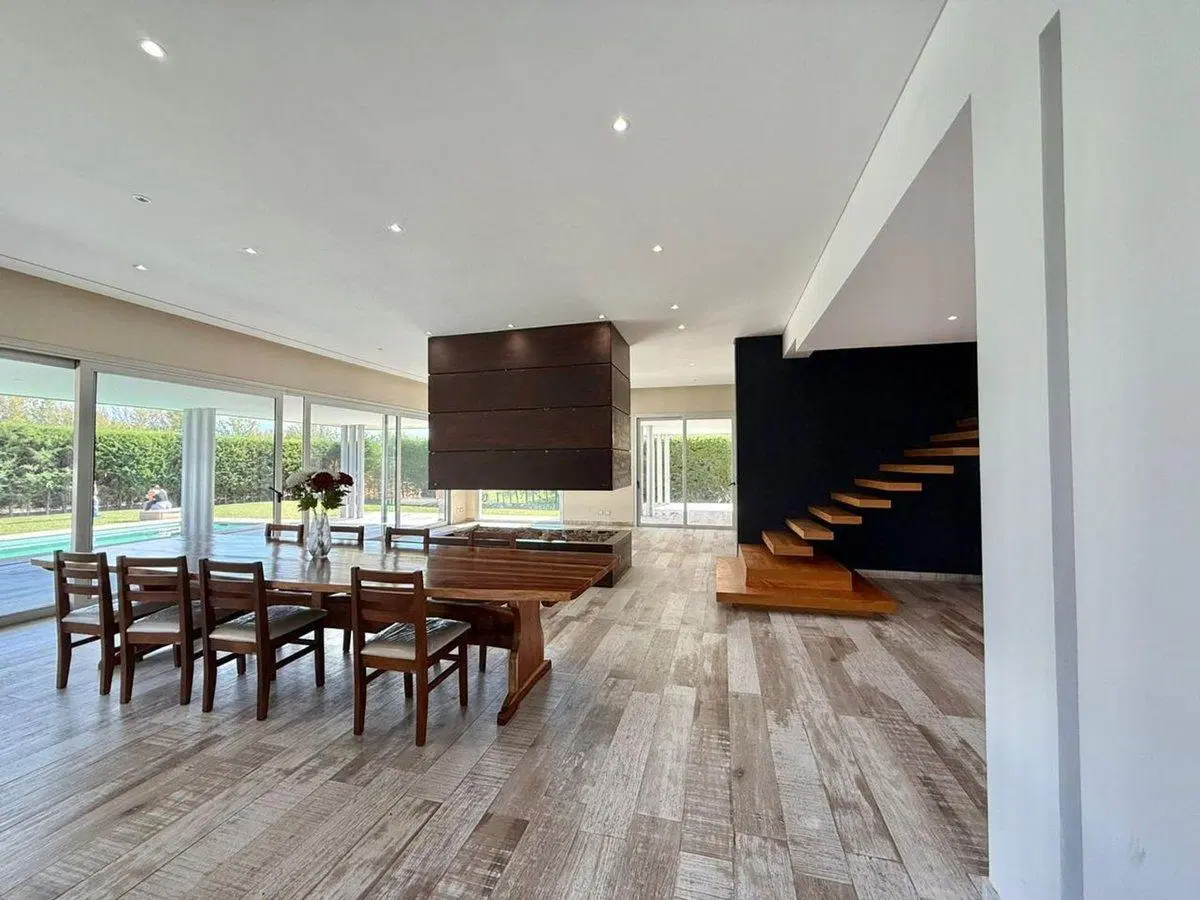 EXCLUSIVA CASA EN BARRIO PRIVADO RINCÓN DE ARAOZ 3