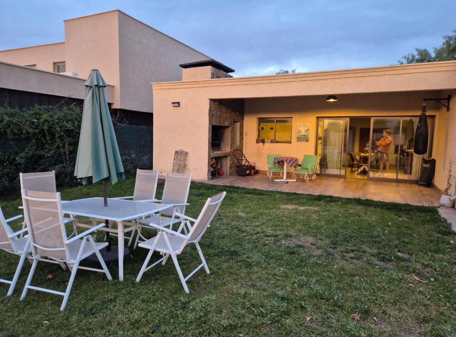 Foto de Cómoda casa para familia en B° Privado Luján Mza, imagen 5