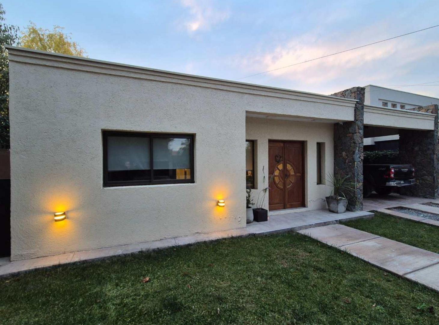 Foto de Cómoda casa para familia en B° Privado Luján Mza, imagen 2