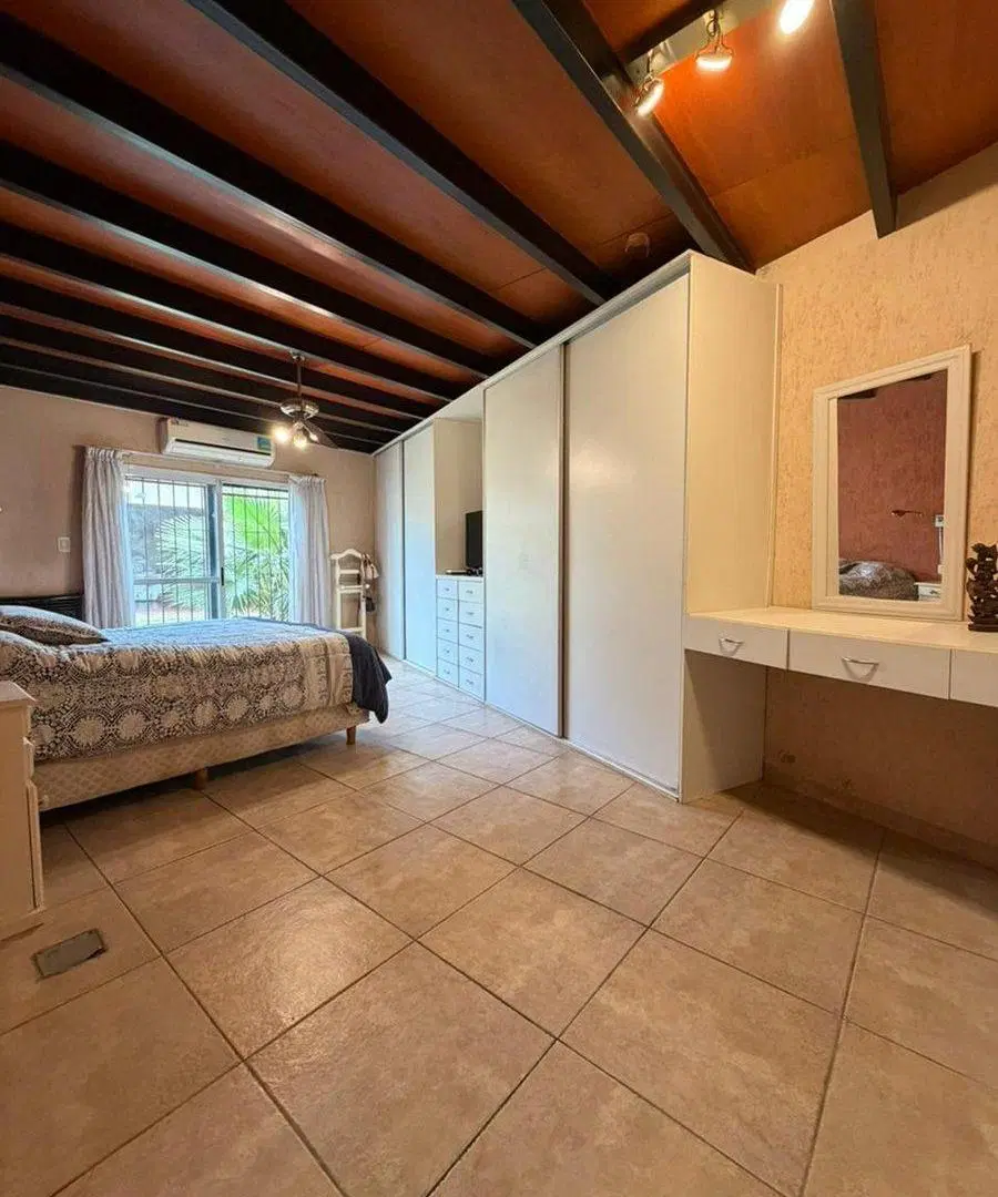 HERMOSA CASA EN GUAYMALLÉN 5