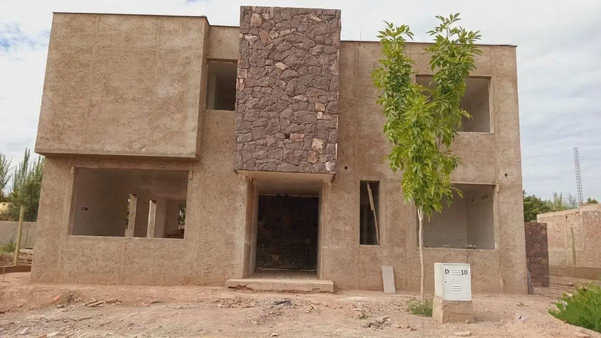 VENTA CASA A ESTRENAR -CATEGORIA- CHACRAS DE CORIA 4
