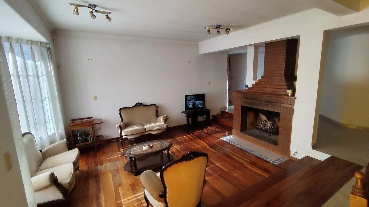 VENTA DE HERMOSA CASA EN VISTALBA APTA CREDITO 2