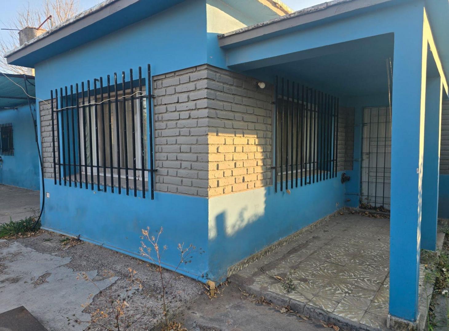VENDO 2 CASAS Y 2 DEPÓSITOS EN PERDRIEL LUJÁN