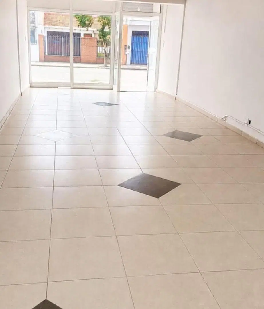 ALQUILER DE HERMOSO SALON CENTRICO 2