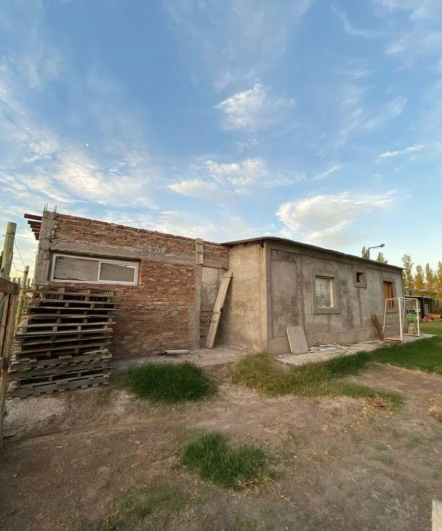 LOTE CON CASA EN OBRA Barrio Cerrado 4