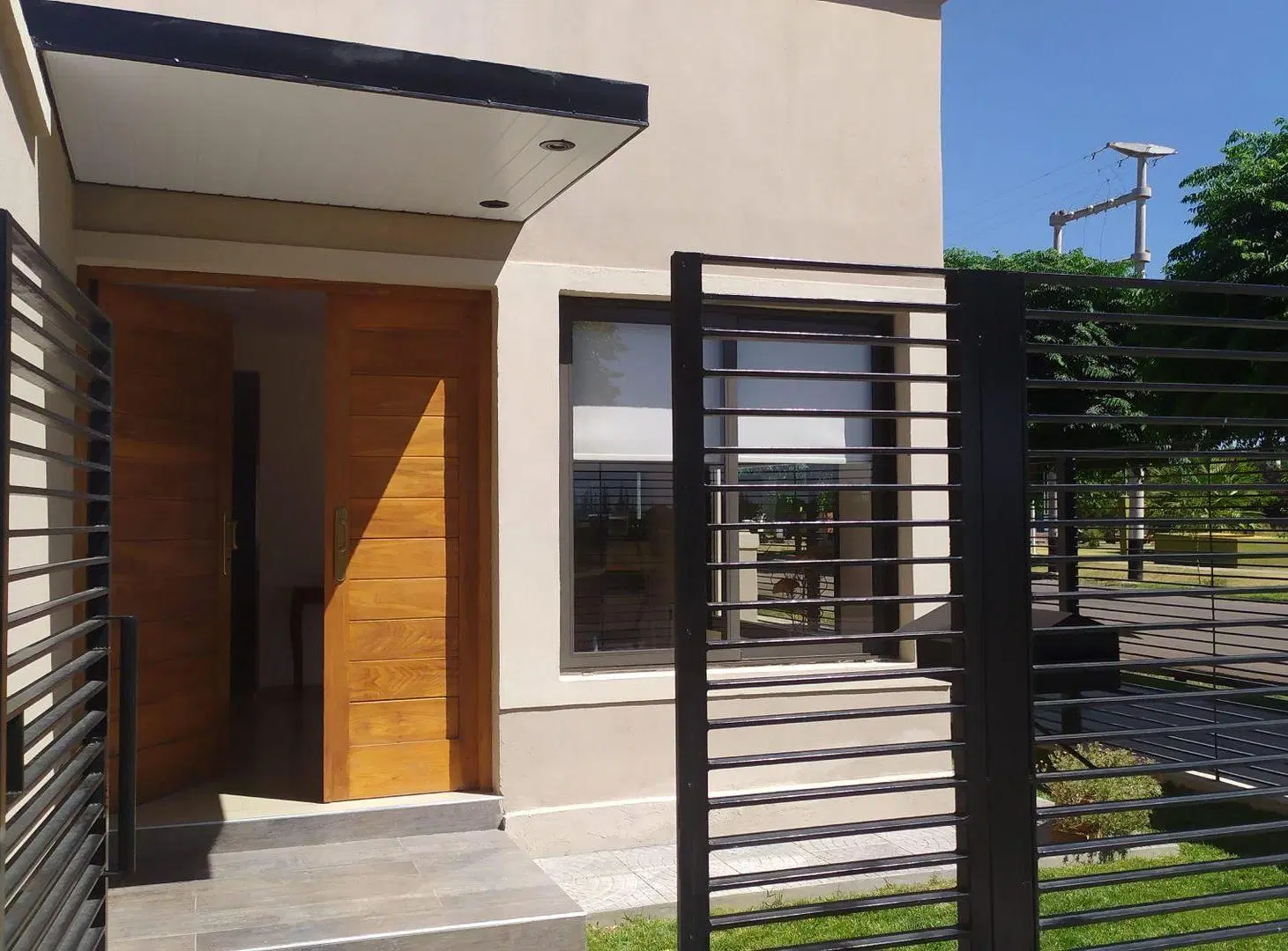 MAGNÍFICA CASA ESQUINA  CON LOCAL - LA CONSULTA 4