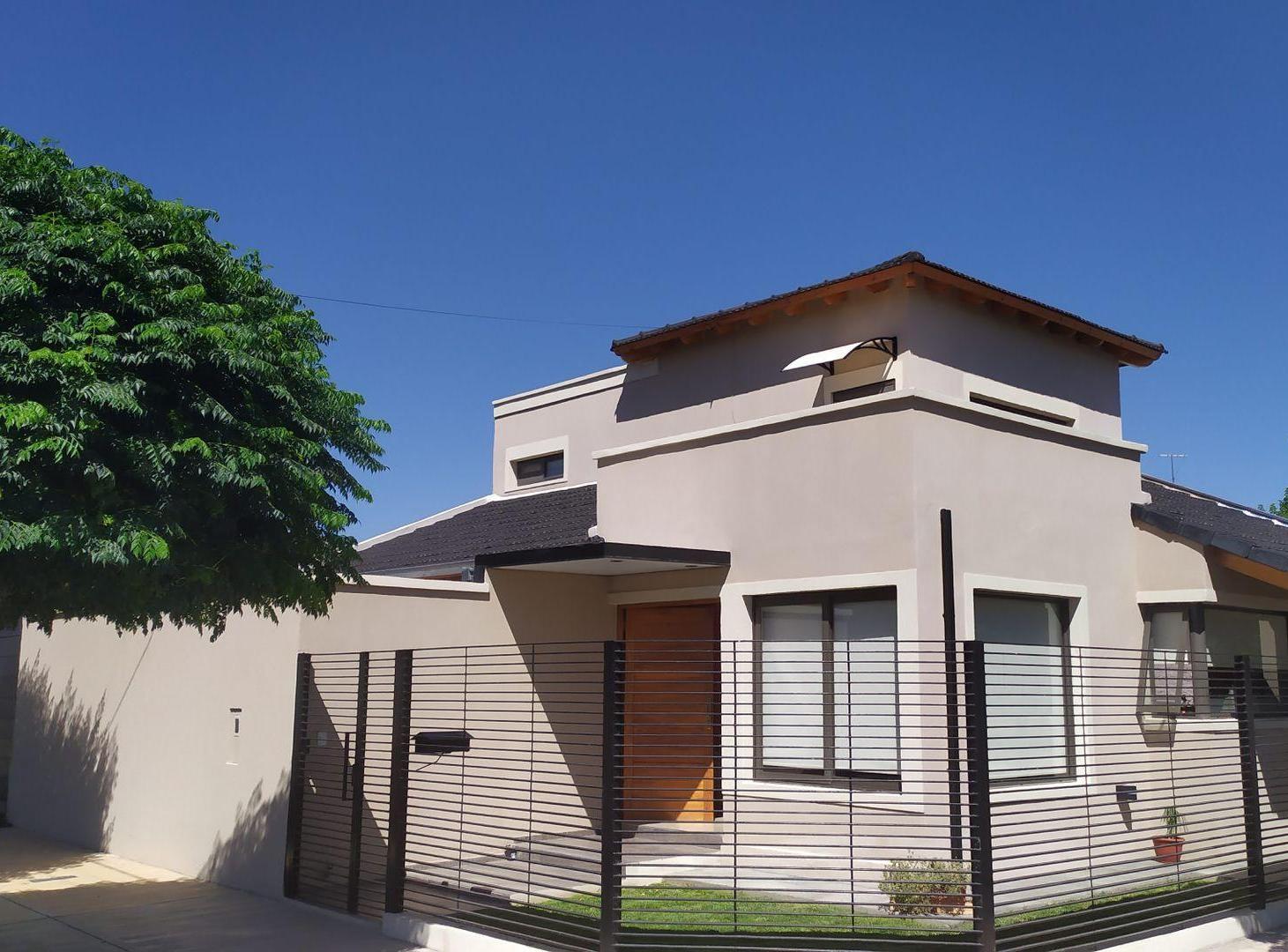 MAGNÍFICA CASA ESQUINA CON LOCAL - LA CONSULTA