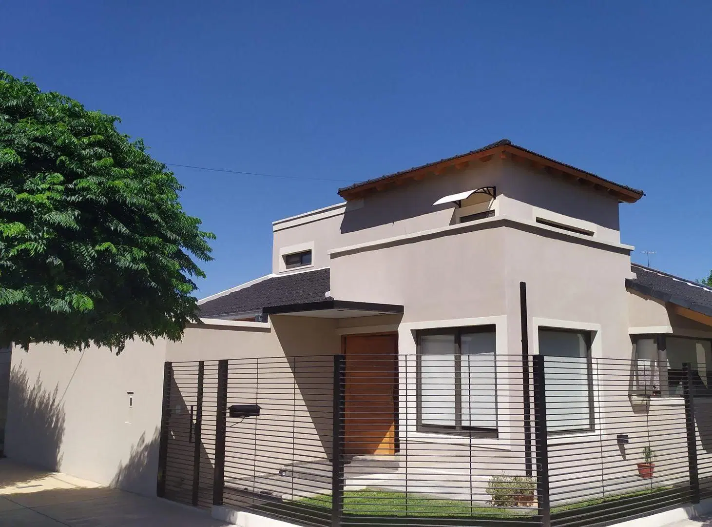MAGNÍFICA CASA ESQUINA  CON LOCAL - LA CONSULTA 3