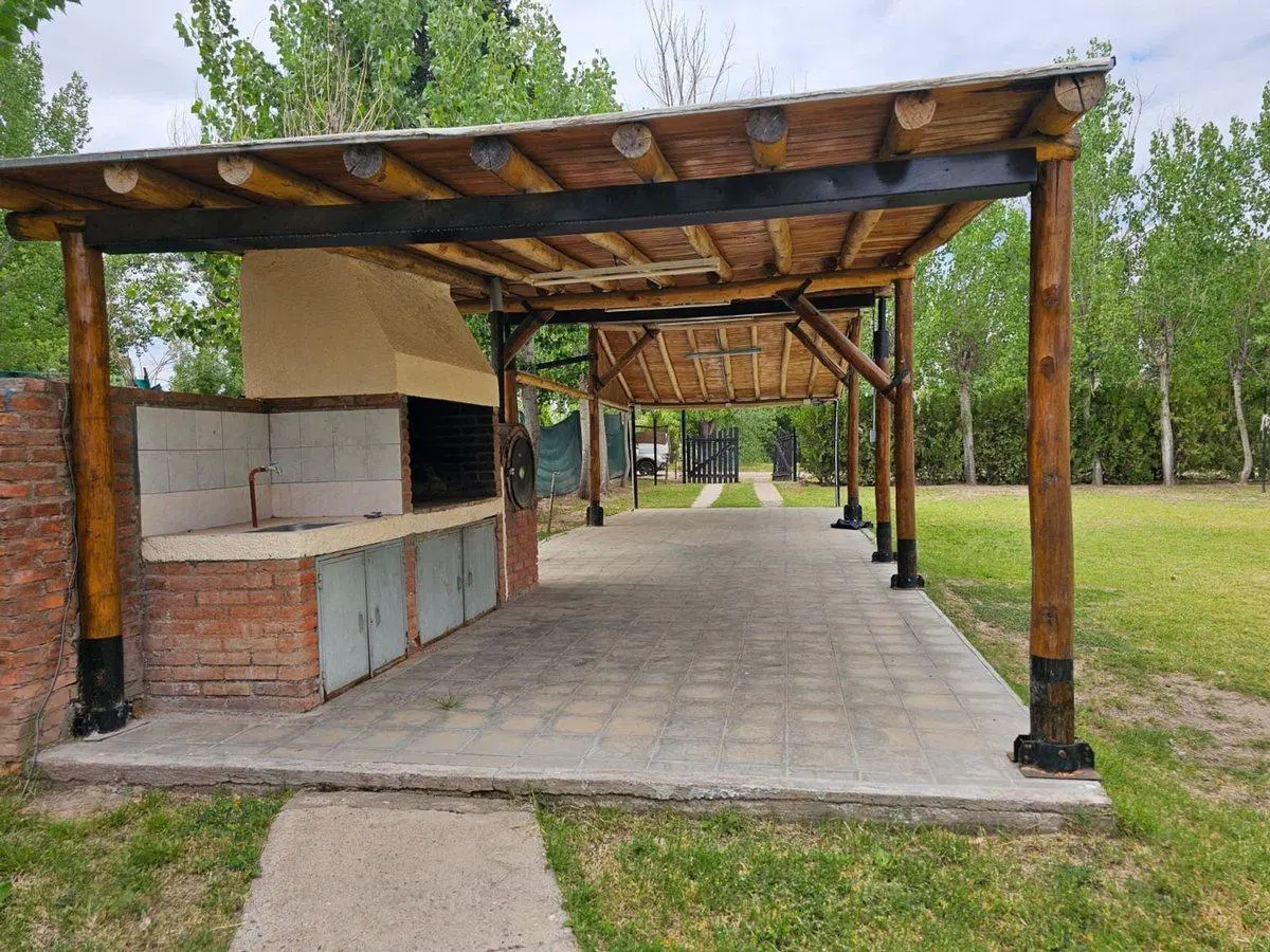 EN VENTA CASA EL CARRIZAL.PARQUE PILETA QUINCHO 2