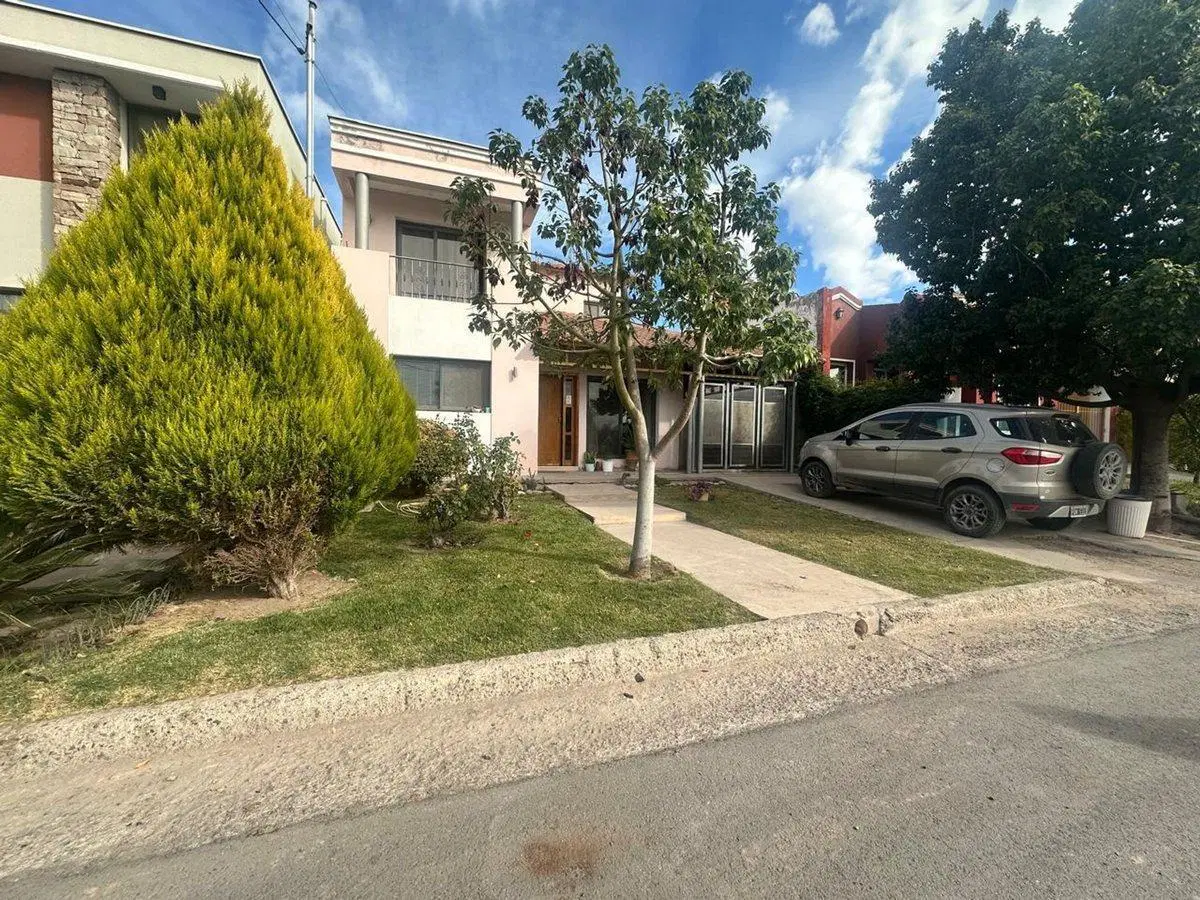 HERMOSA CASA EN BARRIO PRIVADO LOS SOLARES, MAIPU. 2