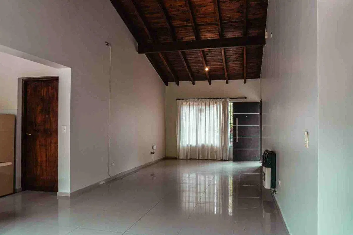 CASA 2 DORMITORIOS 800 MTS. COLEGIO MARISTAS 2