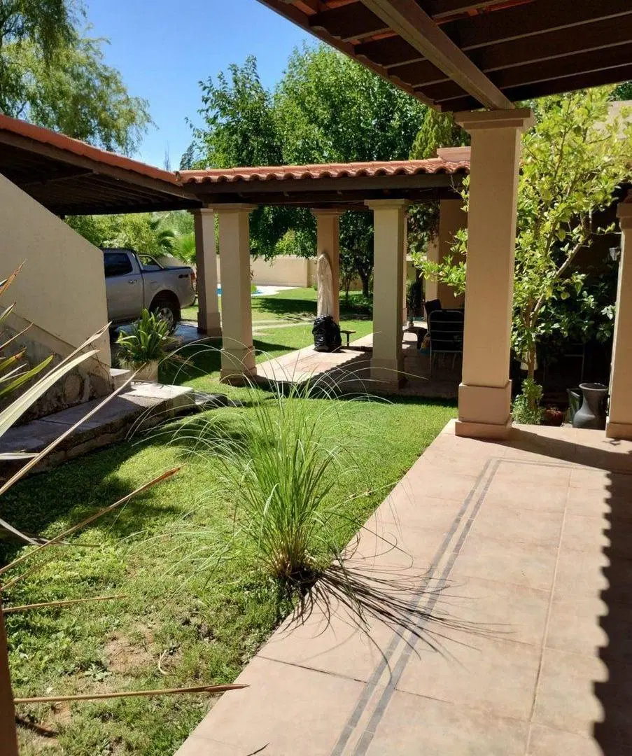 Casa de categoria en venta en Vistalba 2