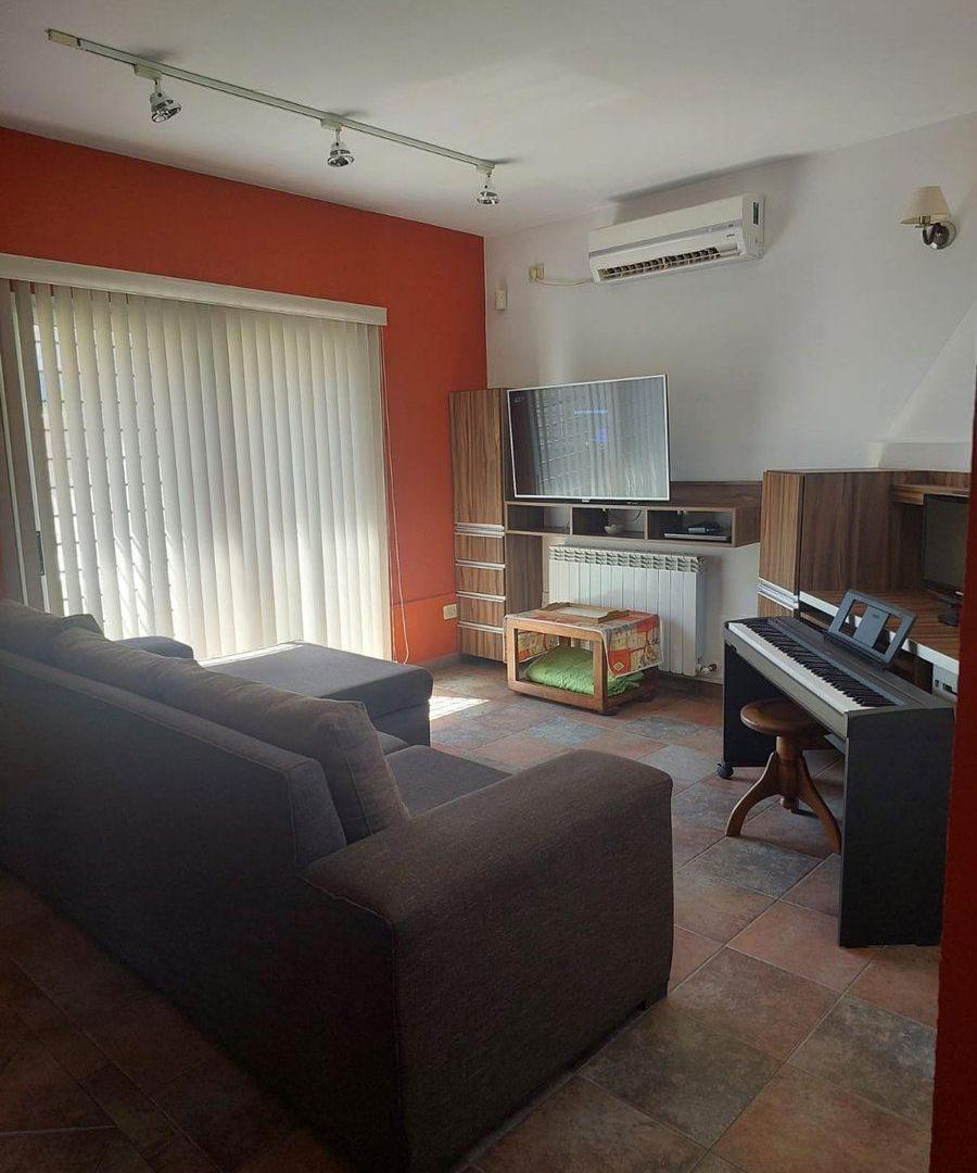 Venta Casa con pileta en La Consulta - San Carlos