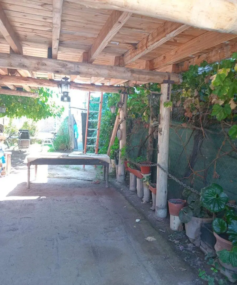 Terreno en venta con cabaña y pileta 3