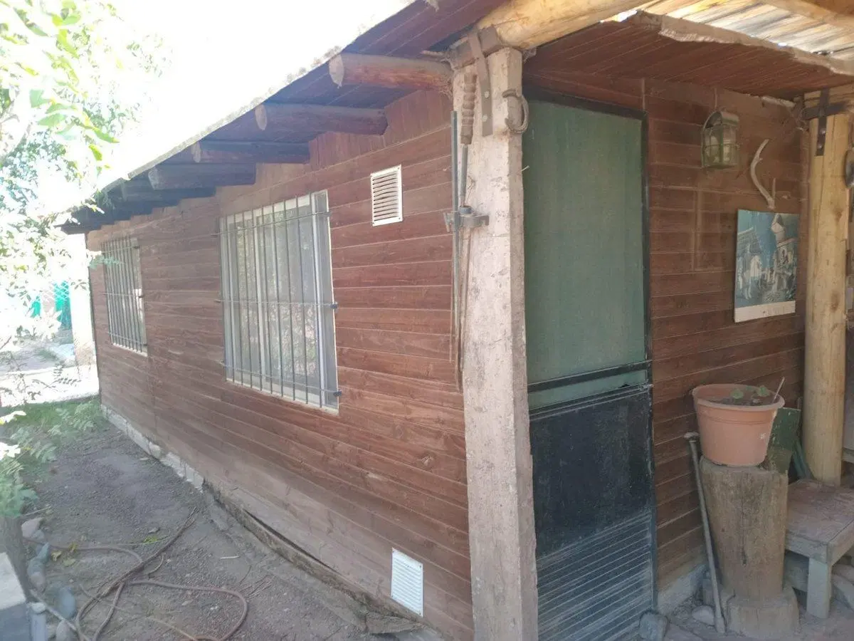 Terreno en venta con cabaña y pileta 5