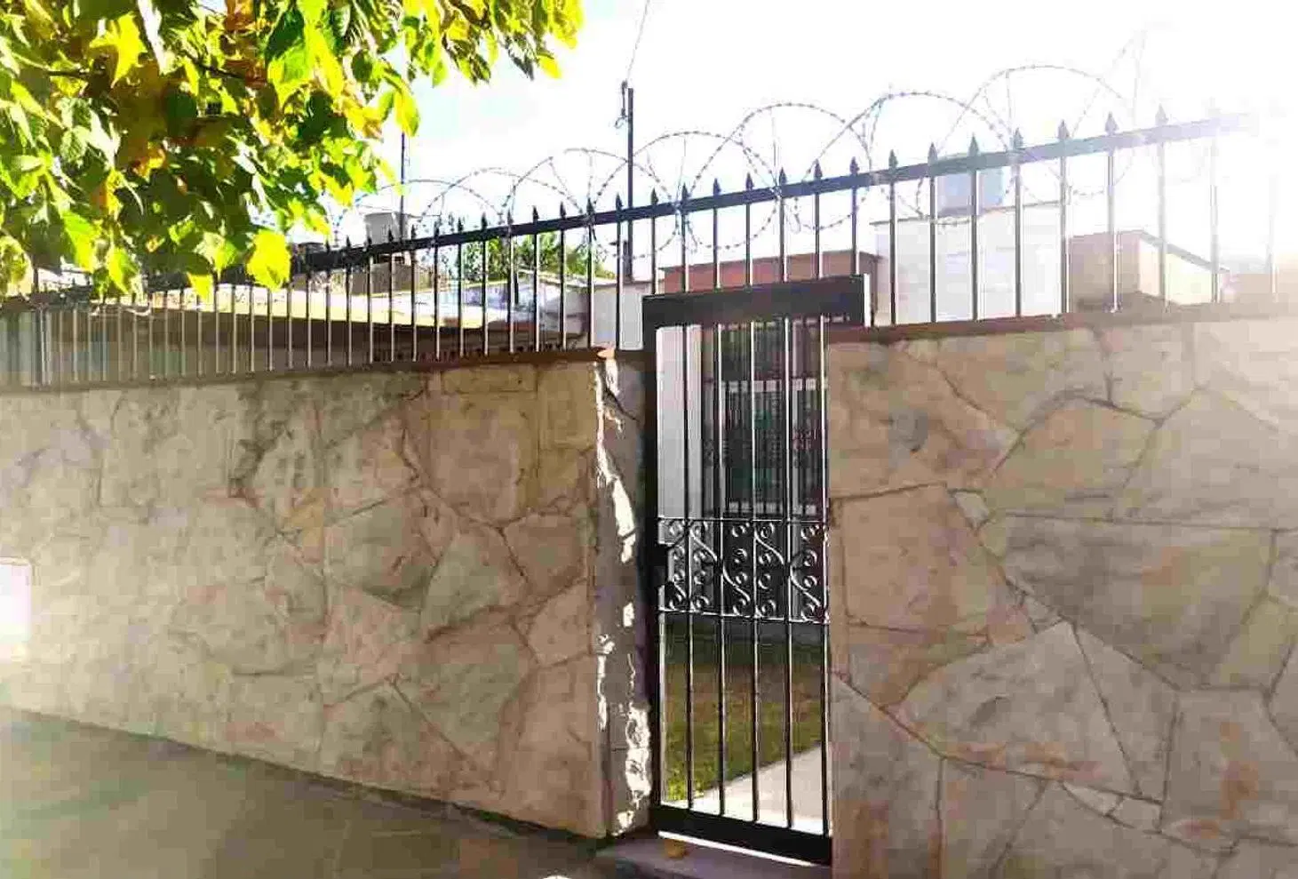 CASA + DEP. DE SERVICIO MITRE Y MATHUS HOYOS 2