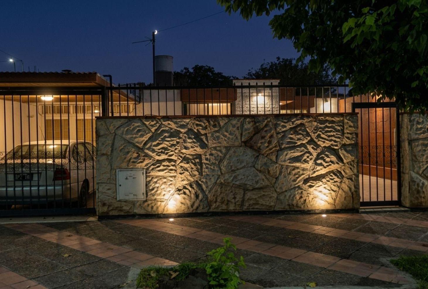 CASA + DEP. DE SERVICIO MITRE Y MATHUS HOYOS