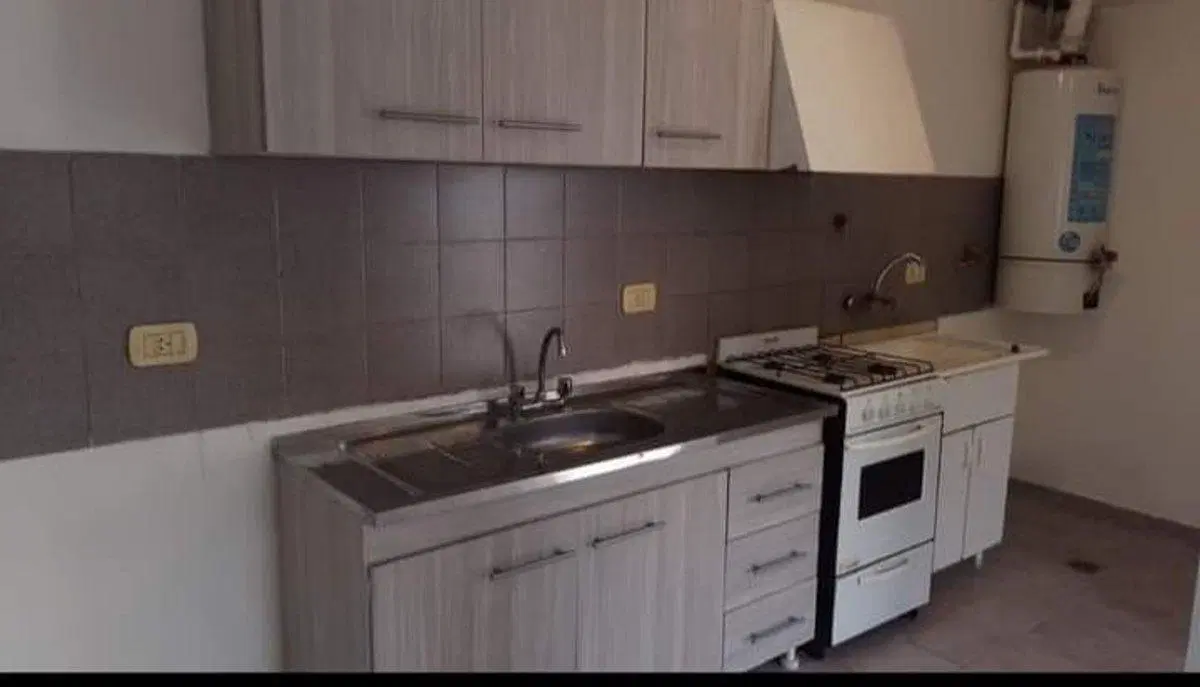 DUPLEX EN VENTA EN CALLE RIOJA DE CDAD DE MENDOZA 4