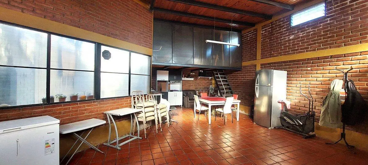 CASA + GRAN DEPÓSITO SOBRE CALLE SARMIENTO MAIPÚ 3