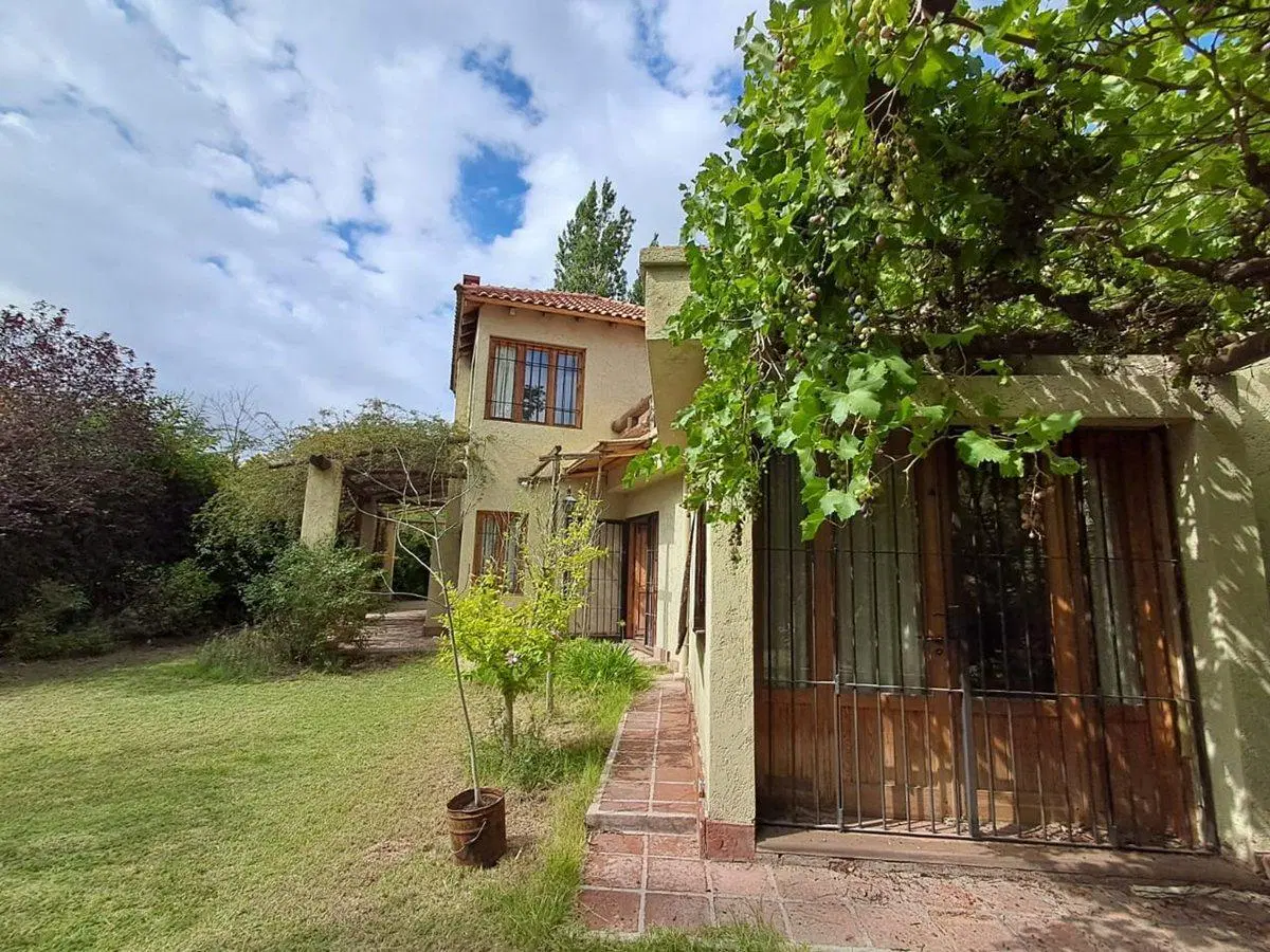 VENTA CASA 3 HAB. CHACRAS DE CORIA- CALLE PRIVADA 2